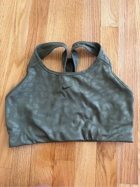 Classic Nike Pro Dri-FIT medium-support racerback sports bra!